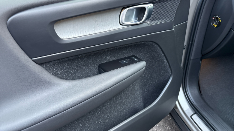 Volvo Xc40 2.0 B4P Inscription Pro 5dr Auto Petrol Estate